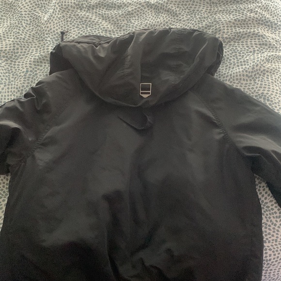 Pull and bear light jacket with hood, all black with inside camo - Picture 4 of 4